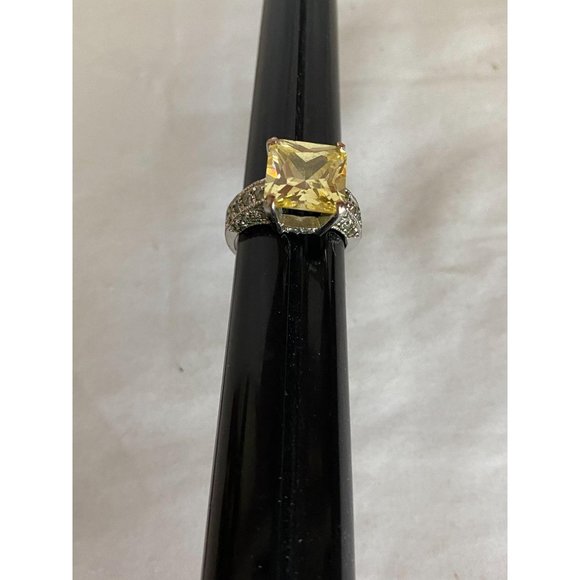 Beautiful yellow CZ ring sz 7 - Picture 1 of 5